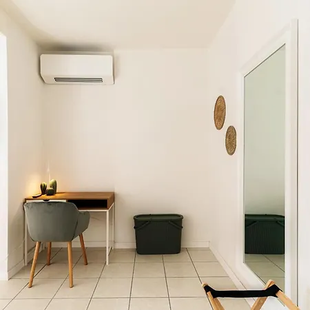 Apartment Florida By Quokka 360 - Between The And The