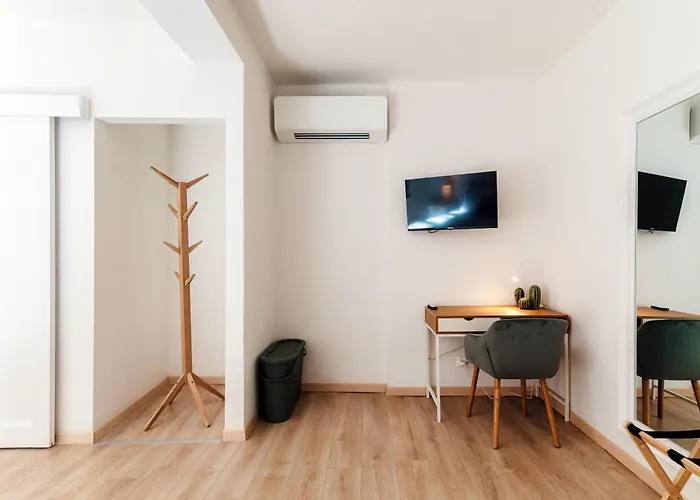 Florida By Quokka 360 - Between The And The アパート アスコナ